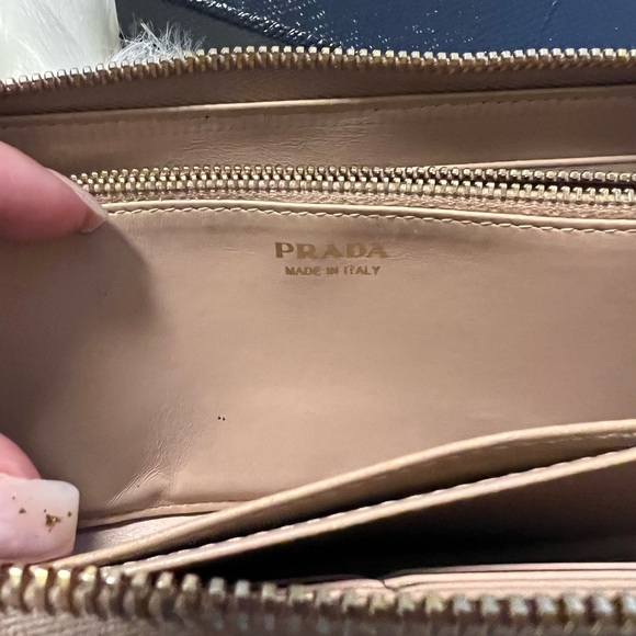 COPY - Prada - Picture 7 of 8